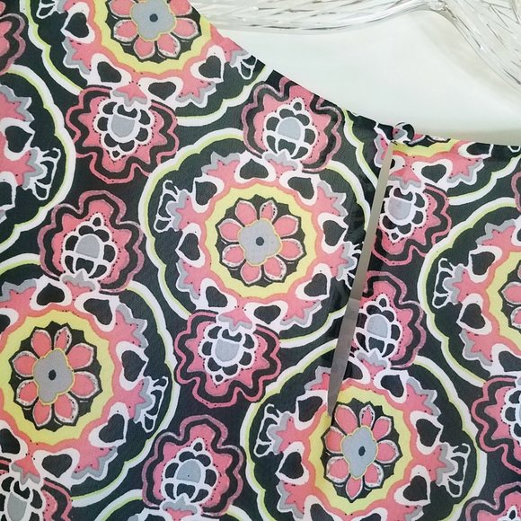 Women's Semi Sheer Flower Power Hearts Surround Top Shirt & Tank Top Set - Picture 10 of 14